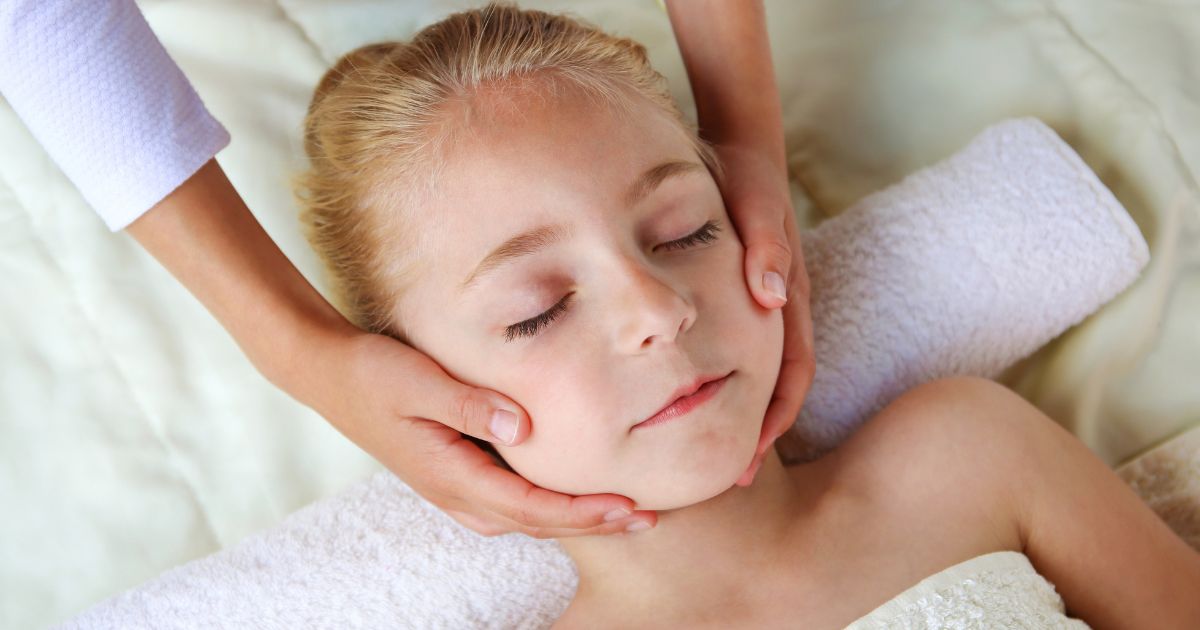Image pour l'article Massage enfant : le secret des soirées sans stress